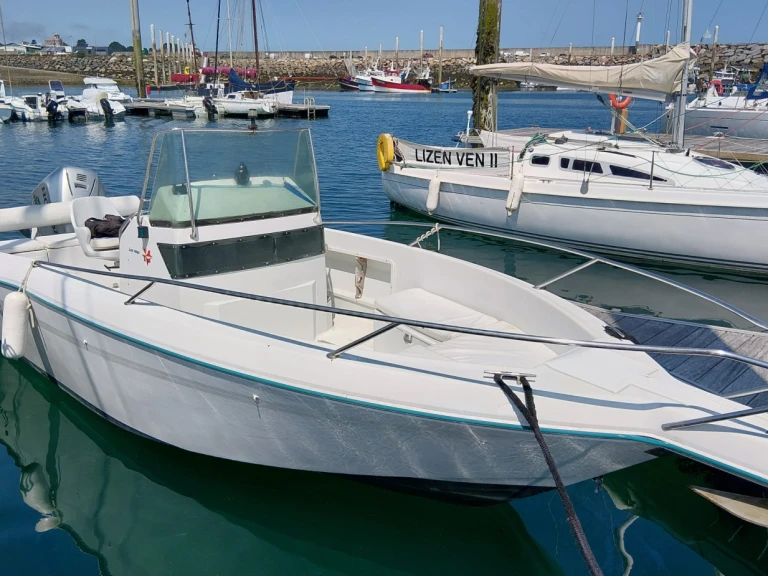 Alquiler de barcos Saint-Quay-Portrieux barato de Cap Camarat 675