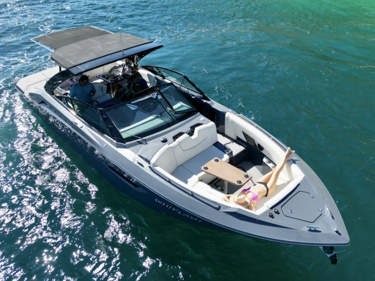 Cruisers 350 Sundancer de alquiler a Cabo San Lucas