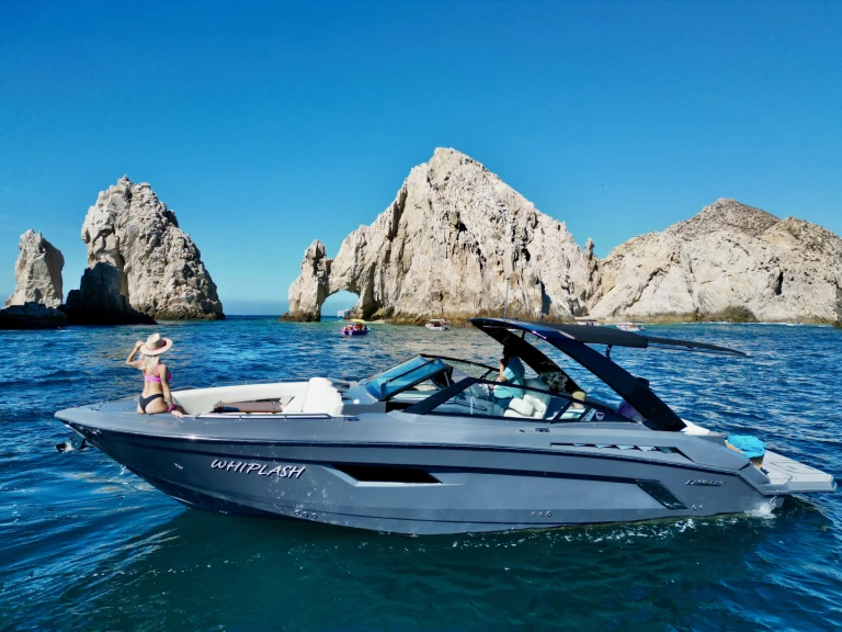 Alquiler de embarcaciones Cruisers 350 Sundancer enCabo San Lucas en Samboat