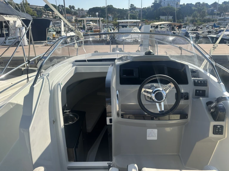 Alquiler de barcos Antibes barato de Cap Camarat 7.5 WA
