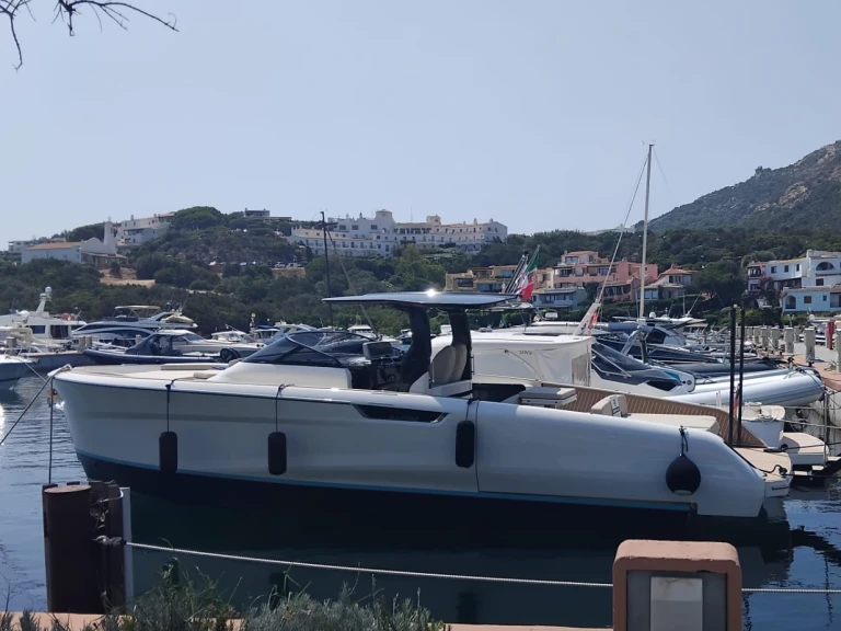 Bellini Yachts Astor 36 de alquiler a Porto Cervo