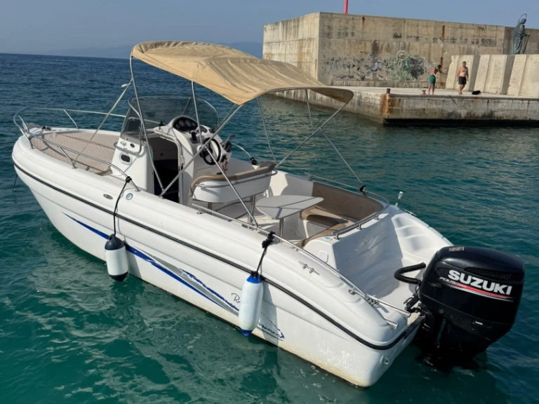 Alquiler de Ranieri Shadow 24 S en Italia