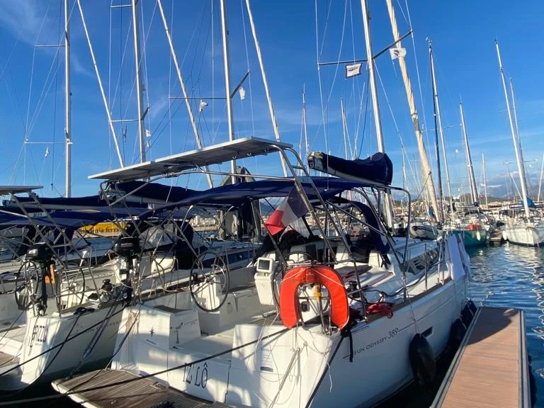 Alquiler de embarcaciones Jeanneau Sun Odyssey 389 enAjaccio en Samboat