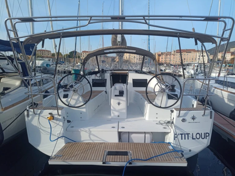 Alquiler Velero Jeanneau con o sin  título de navegación