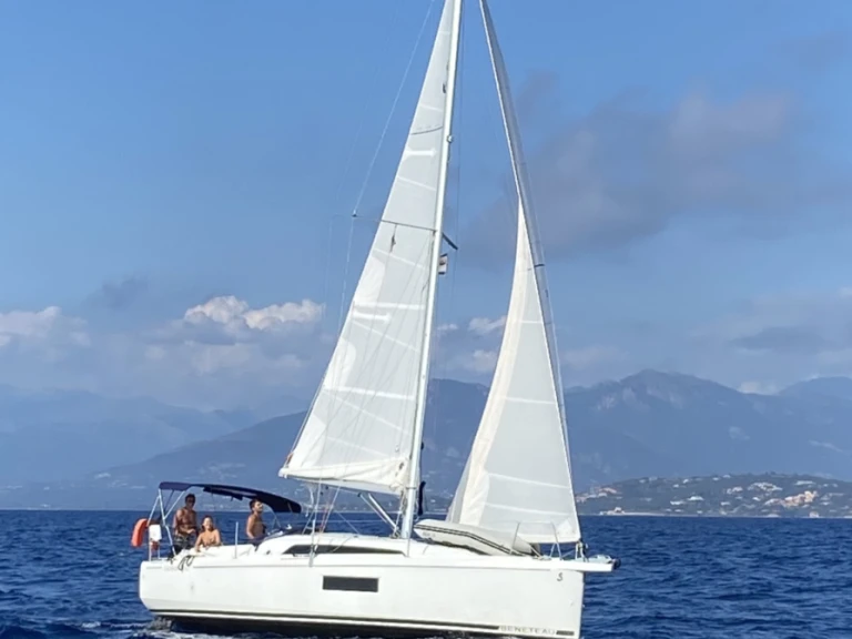 Alquiler de embarcaciones Bénéteau Oceanis 30.1 enAjaccio en Samboat