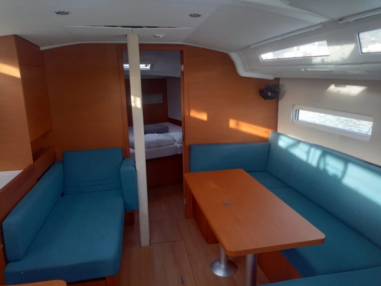 Alquiler de embarcaciones Jeanneau Sun Odyssey 410 enAjaccio en Samboat