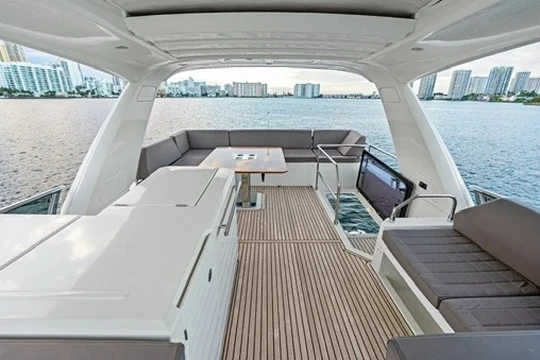 Alquiler de barcos Miami Beach barato de 630 Flybridge