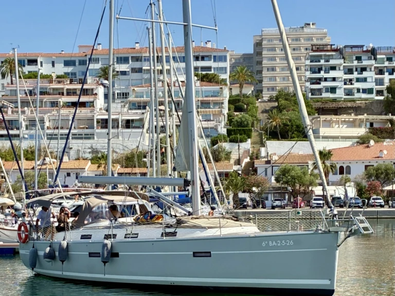 Alquiler de barcos Sitges barato de Bavaria 45 Cruiser