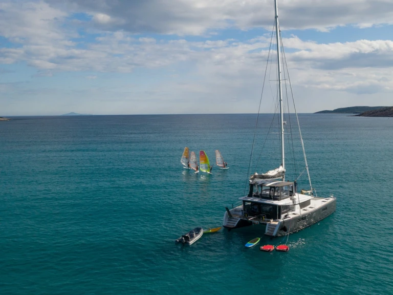 Catamarán para alquilar Athens Marina al mejor precio