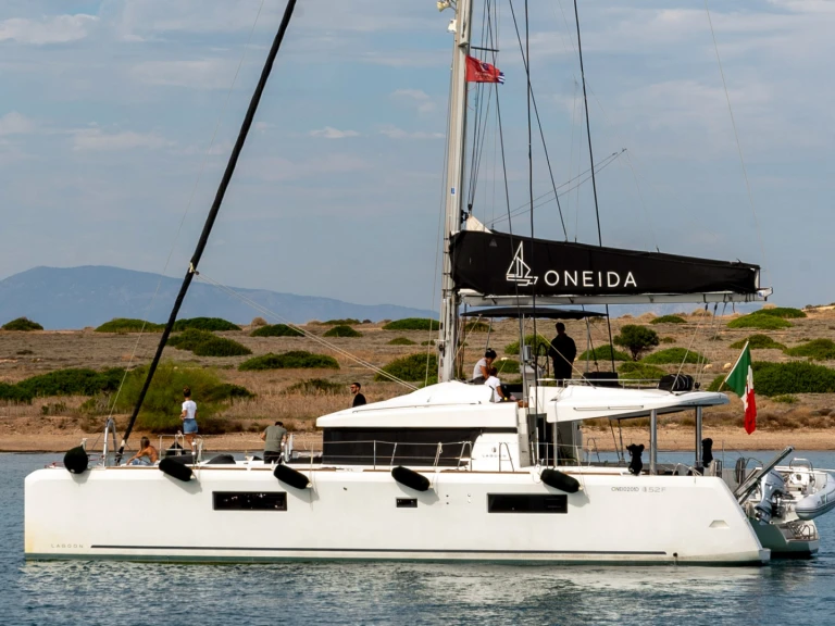 Alquiler de embarcaciones Lagoon Lagoon 52 enAthens Marina en Samboat