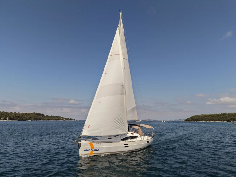 Alquiler Pula - Elan Impression 40 en SamBoat