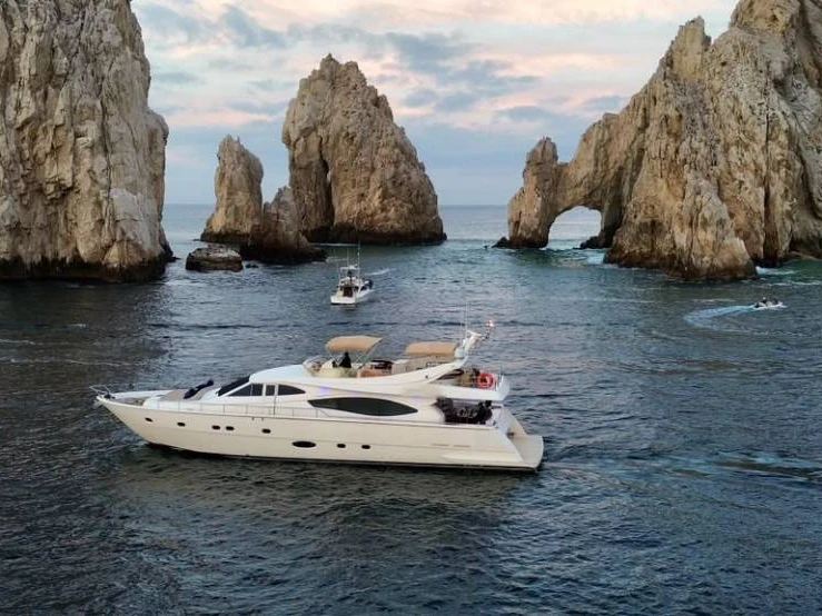 Alquiler de barcos Cabo San Lucas barato de Ferretti 800