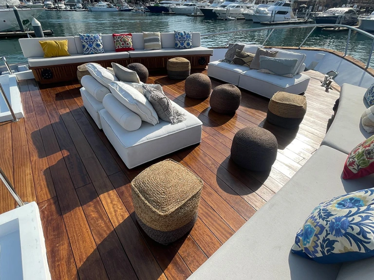 Pelican Luxury Motor Yacht de alquiler a Cabo San Lucas