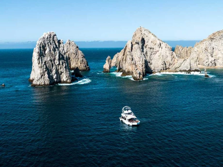 Alquiler de Pelican Luxury Motor Yacht en Cabo San Lucas