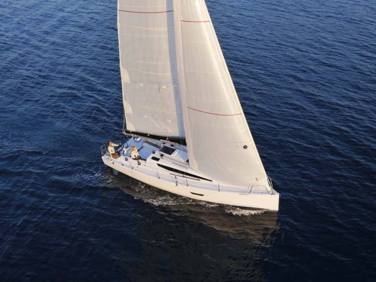 Alquiler Betina - Elan E4 en SamBoat
