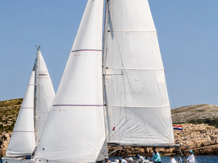 Alquiler de Velero, con o sin patrón Elan Betina