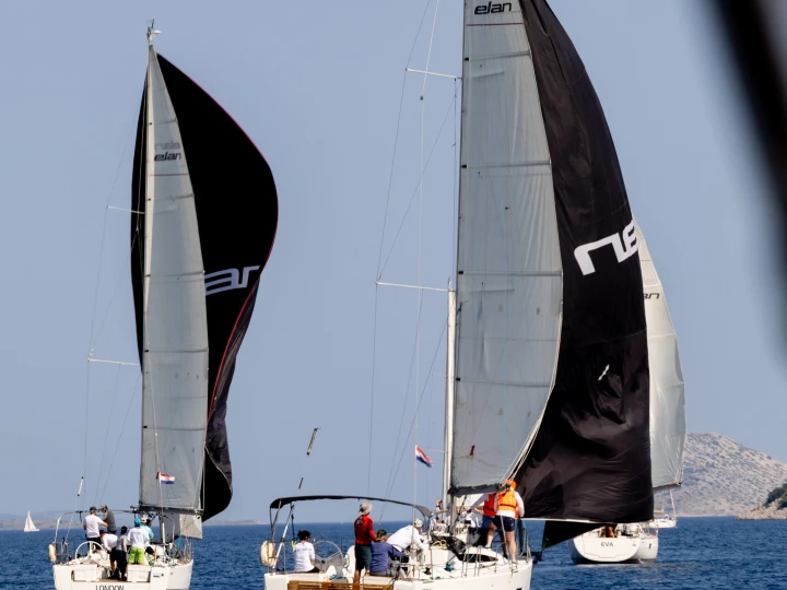 Alquiler Betina - Elan E4 en SamBoat