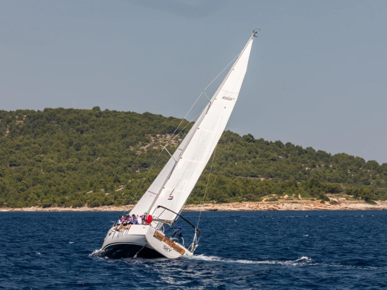 Alquiler Betina - Elan E4 en SamBoat
