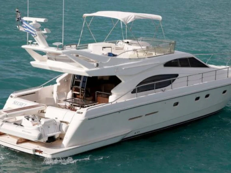 Alquiler de barcos Marsella barato de Ferretti 53