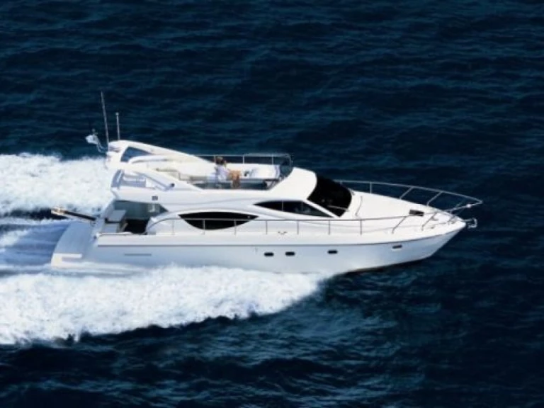 Alquiler de embarcaciones Ferretti Ferretti 53 enMarsella en Samboat