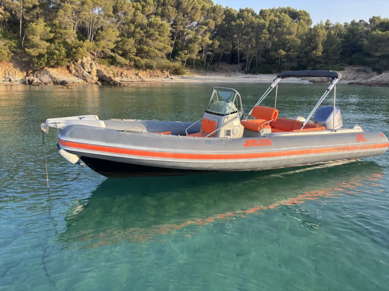 Alquiler de Ranieri Voyager 22 en Hyères