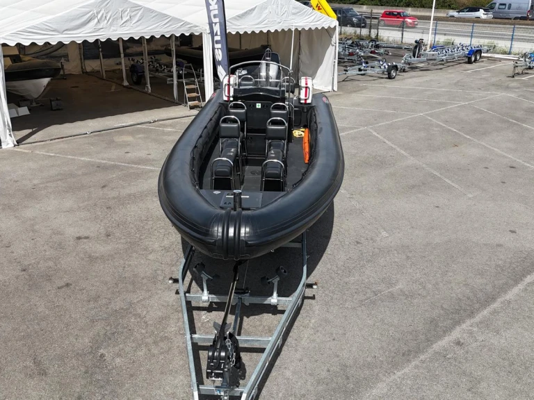 Alquiler de embarcaciones Searib's SR 8.60 PRO enVannes en Samboat
