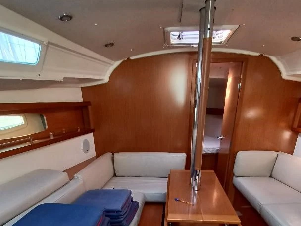Alquiler de barcos Porto Ercole barato de Oceanis 37