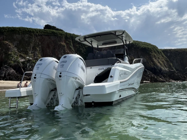 Alquiler de embarcaciones Jeanneau Cap Camarat 9.0 CC enFrancia en Samboat