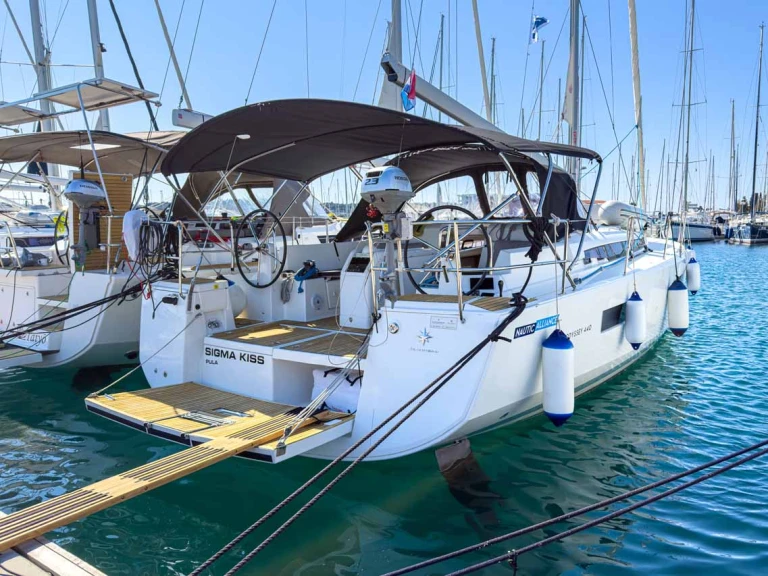 Alquiler de embarcaciones Jeanneau Sun Odyssey 440 enPula en Samboat