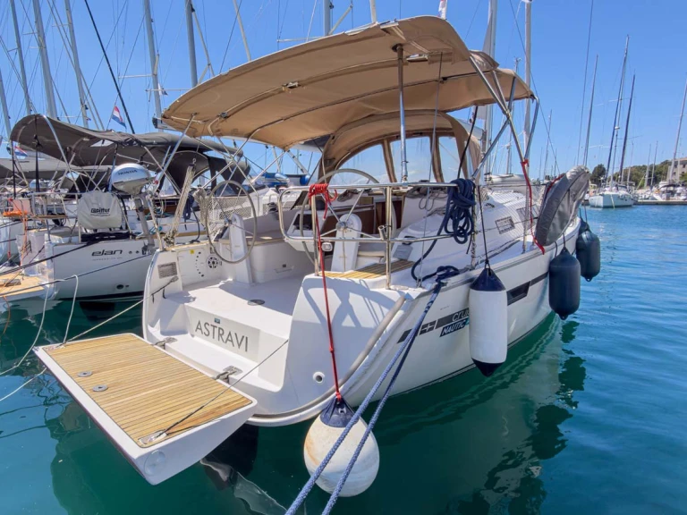 Bavaria Cruiser 37 de alquiler a Pula