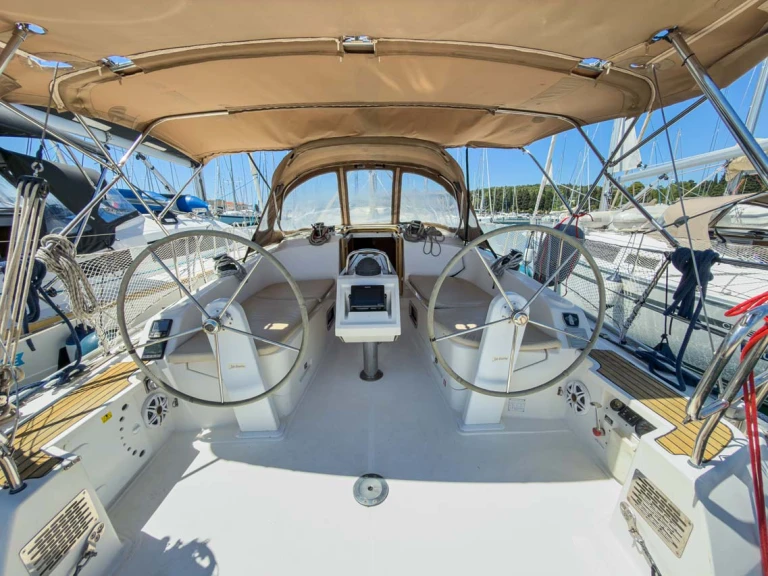 Alquiler Pula - Bavaria Cruiser 37 en SamBoat
