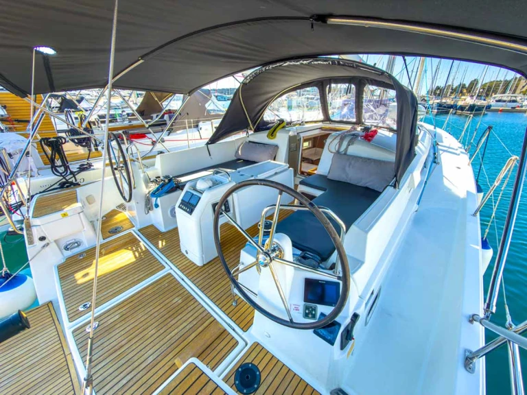 Jeanneau Sun Odyssey 440 de alquiler a Pula