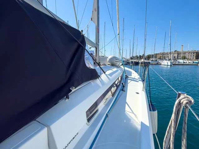 Alquiler Pula - Jeanneau Sun Odyssey 440 en SamBoat