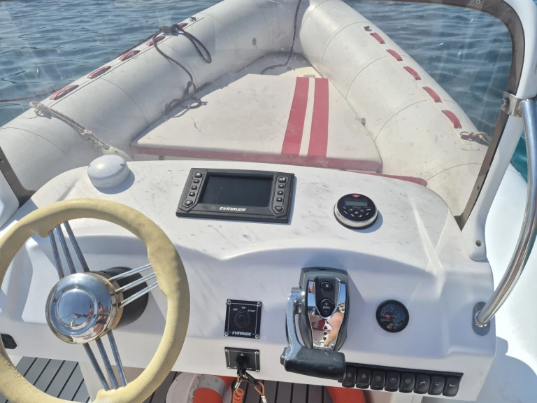 Alquiler de Valiant V 750 Cruiser en Novalja