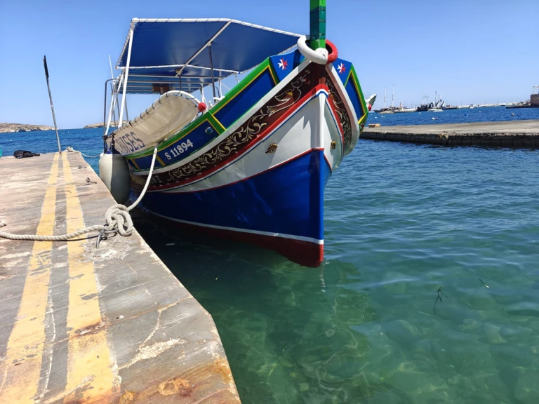 Alquiler Barco de motor Custom con o sin  título de navegación