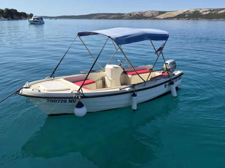 Alquiler de Adria 500 M Sport en Novalja