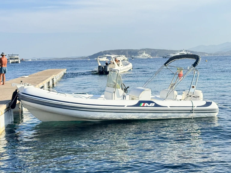 Alquiler de embarcaciones Quicksilver Activ 595 Cruiser enPorto San Paolo en Samboat