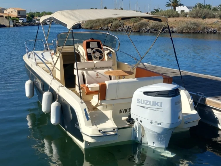 Invictus  Invictus 240 CX de alquiler a Saint-Raphaël