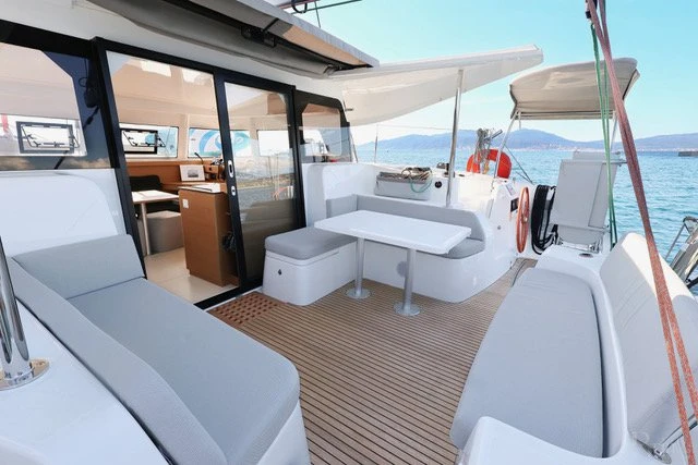 Excess Excess 11 de alquiler a Ajaccio