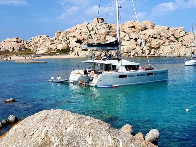 Alquiler de Lagoon Lagoon 52 en Ajaccio