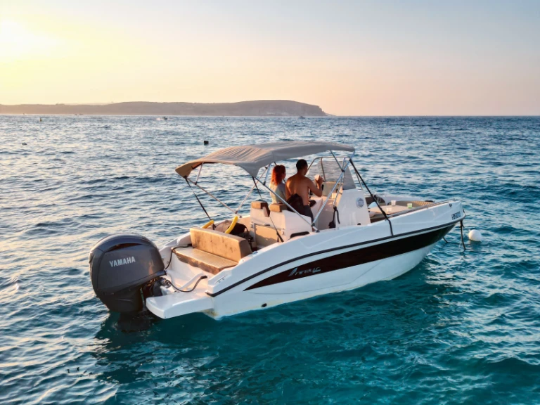 Alquiler de barcos Saint Paul's Bay barato de Nireus CL620