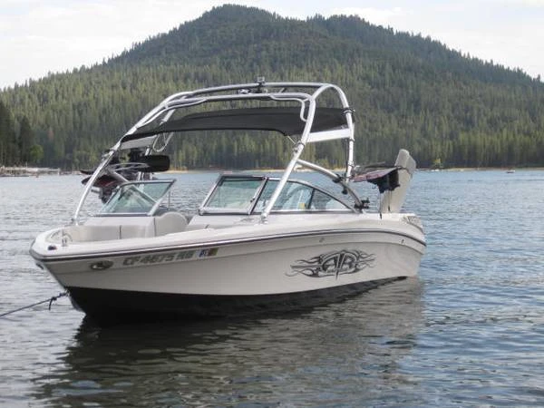 Alquiler Lancha Nautique Correct Craft con o sin  título de navegación