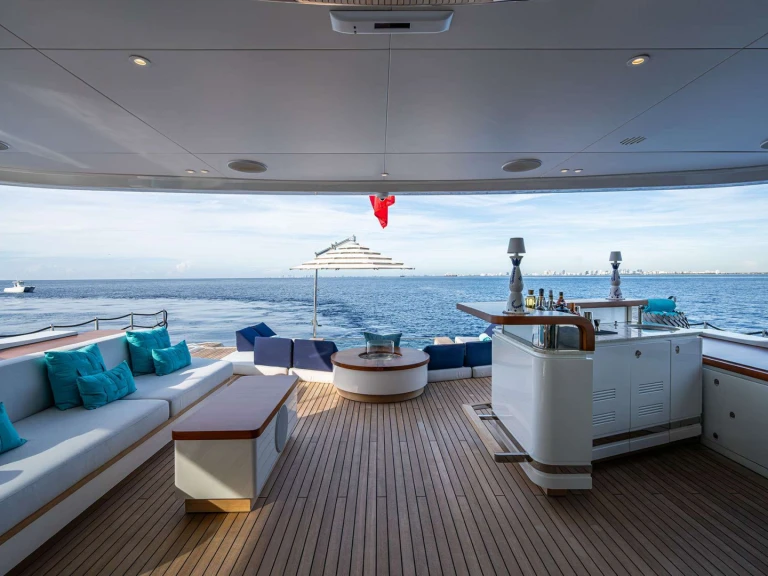 Alquiler de embarcaciones Benetti KINGS LAIR enBahama Islands en Samboat