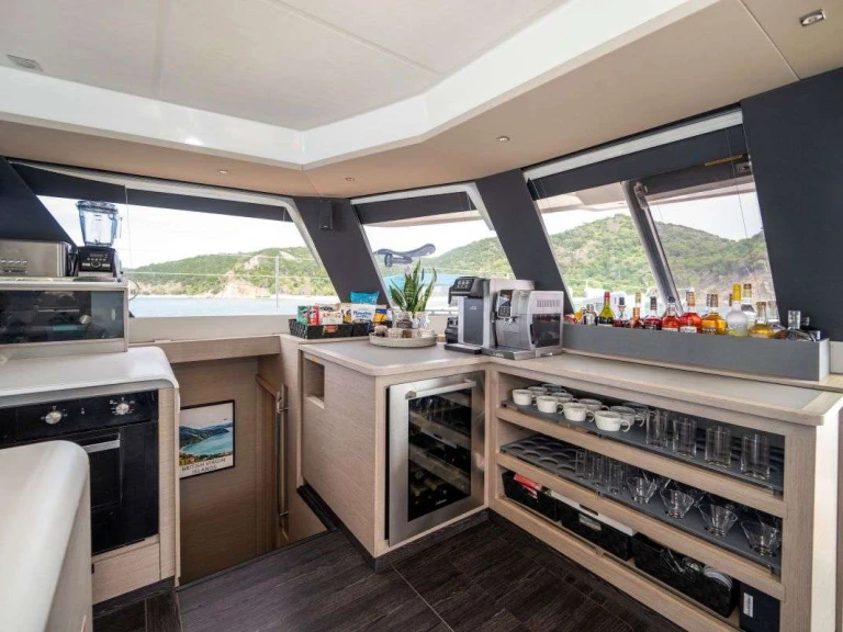 Alquiler de Yate de lujo, con o sin patrón Fountaine Pajot Caribe