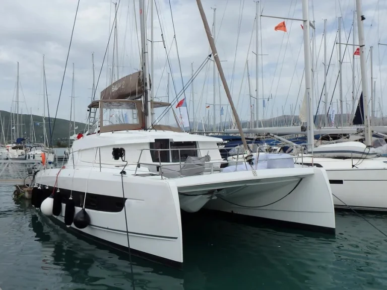 Catamarán para alquilar Gouviá al mejor precio