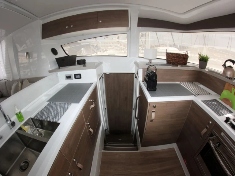 Alquiler de Catamarán, con o sin patrón Bali Gouviá