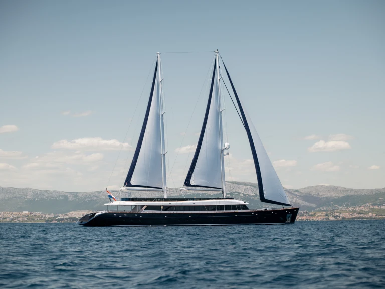 Alquiler de embarcaciones  Luxury Sailing Yacht CA enSplit en Samboat