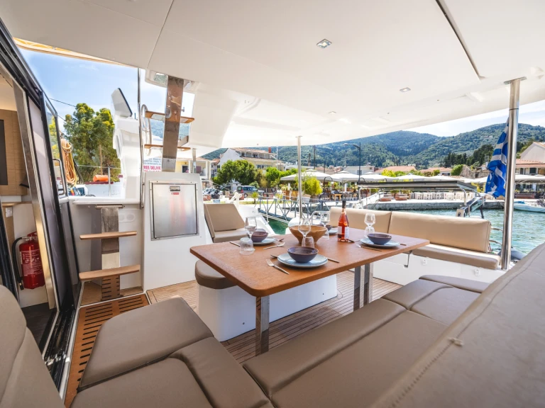 Alquiler de Fountaine Pajot FP 41 en Gouviá