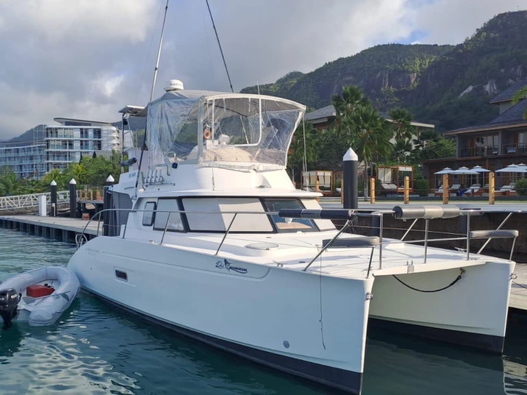 Alquiler Catamarán Fountaine Pajot con o sin  título de navegación