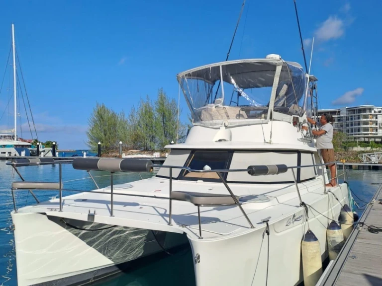 Catamarán para alquilar Baie Sainte Anne al mejor precio